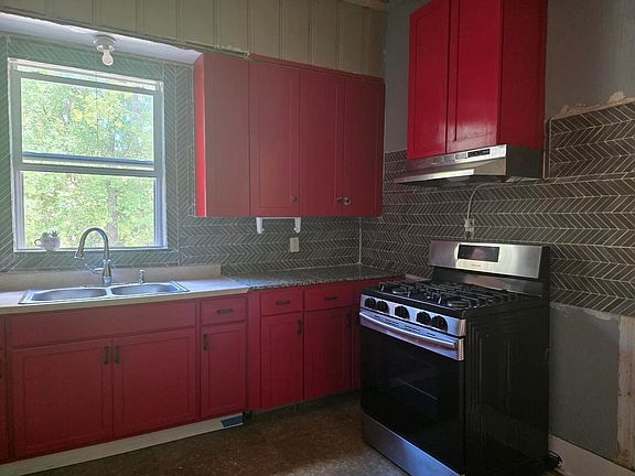 5th image of 1106 6th St SE