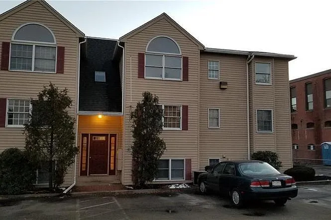 2 bed, 800 sqft, $1,975 — Photo 2