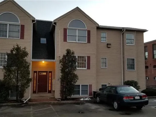 95 Park Pl APT 301, Pawtucket, RI 02860