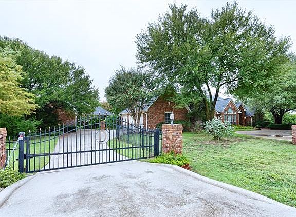 4th image of 681 Forest Oaks Dr