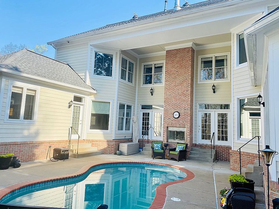 2nd image of 8070 Amsterdam Ct