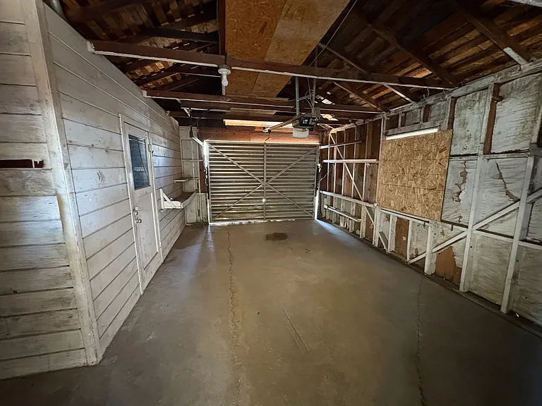 1216 N Conyer St — Photo 25