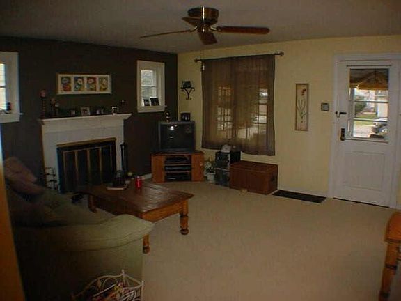 4th image of 5868 N Rosslyn Ave