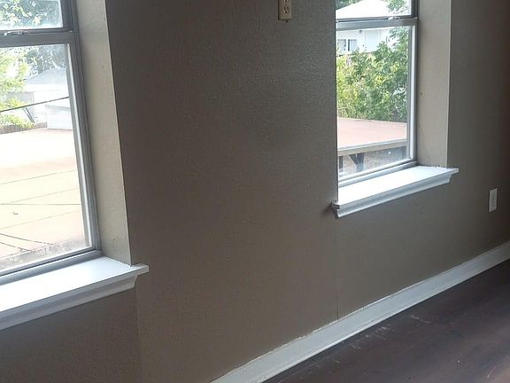 2nd image of 2219 W Houston St