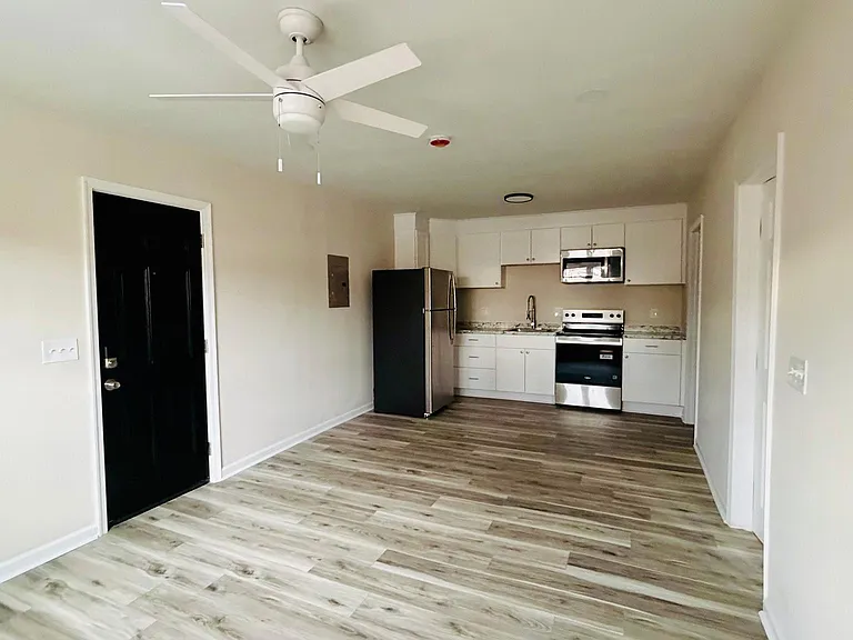 515 Broadway St — Photo 2