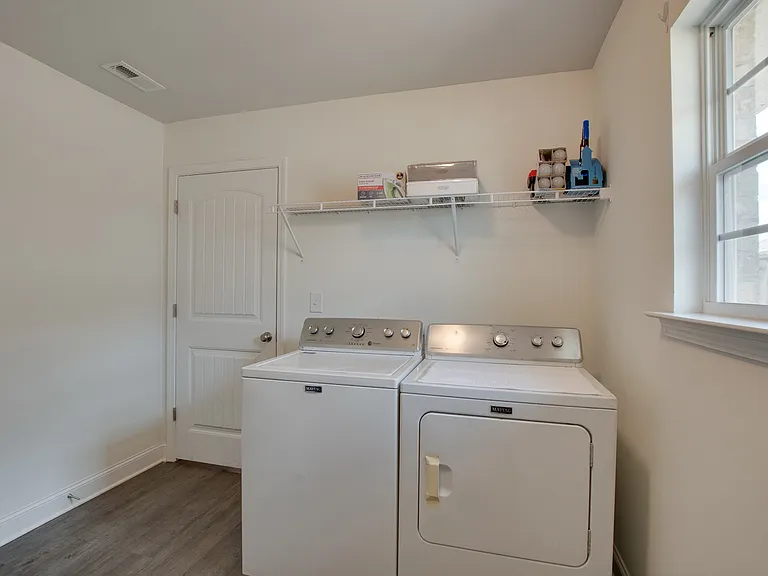 200 Abercorn Dr — Photo 20