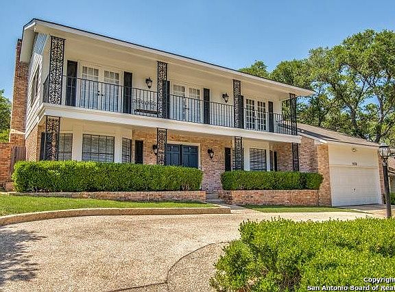 2nd image of 3531 Hunters Circle St
