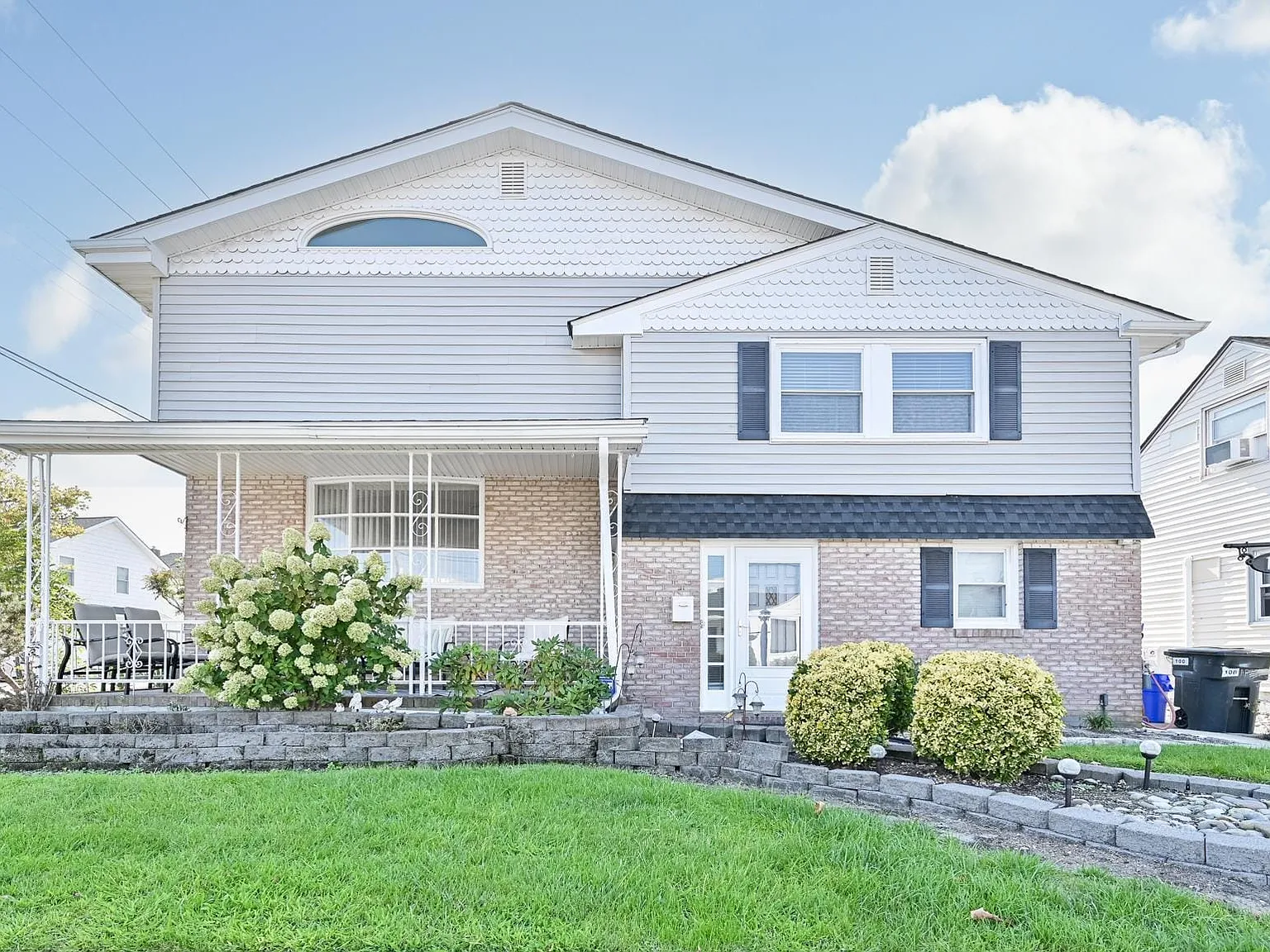 4 bed, 2.5 bath, $3,200 — Photo 1