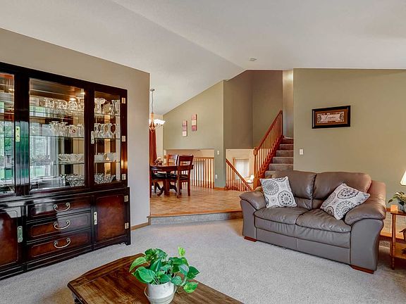 3rd image of 1616 Fountain Ln
