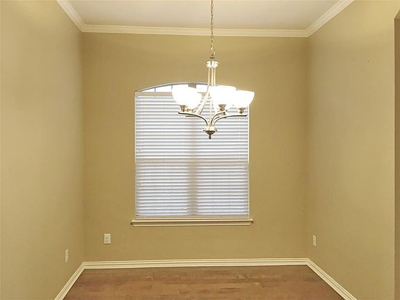 4th image of 4908 Newbridge Dr