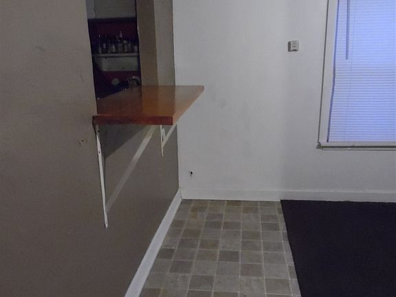 5th image of 224 W Hert Ave