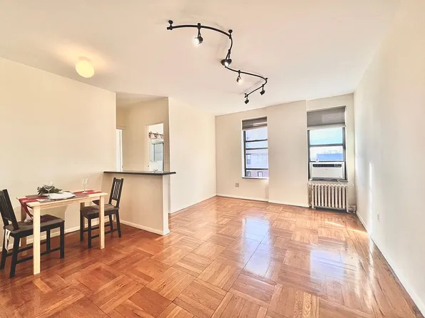 6817 Colonial Rd APT 3C, Brooklyn, NY 11220