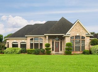 608 Walnut St, Lake Jackson, TX 77566
