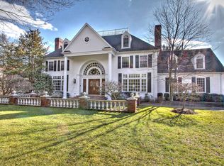 111 Golden Pond Ln, Fairfield, CT 06824