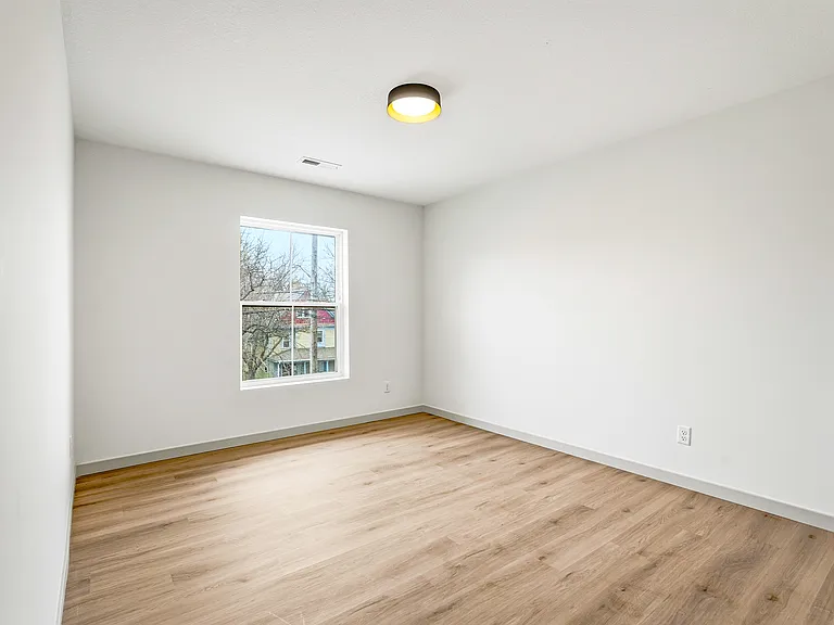 816 6th St SE #1 — Photo 24
