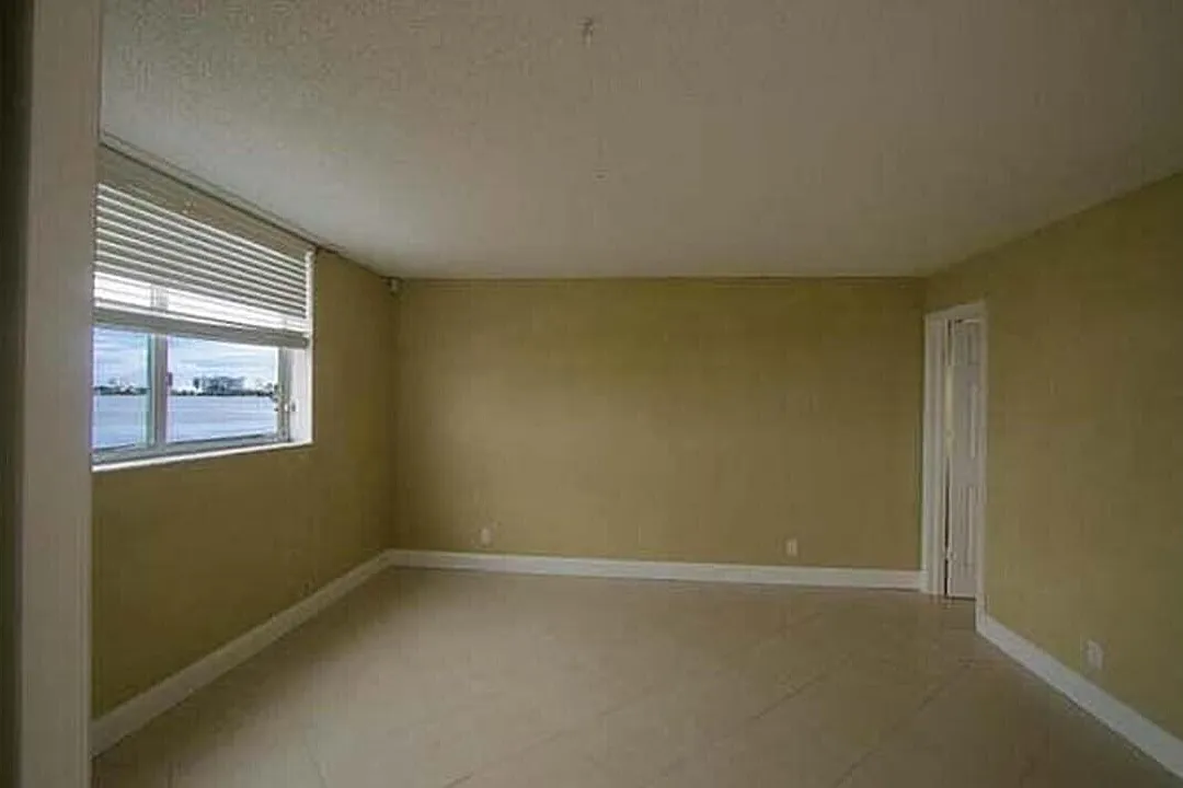 2 bed, 2.0 bath, 906 sqft, $1,825 — Photo 4