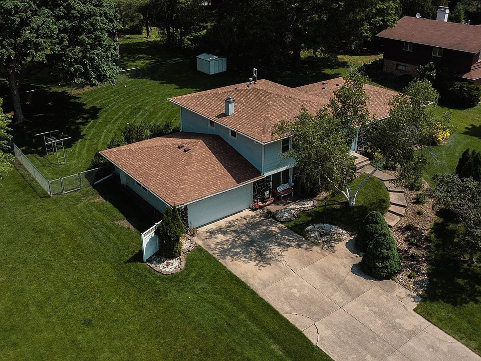905 1st Ave, Charles City, IA 50616 | Zillow