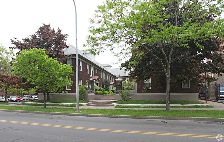 DaVinci Court Apartments — Photo 3