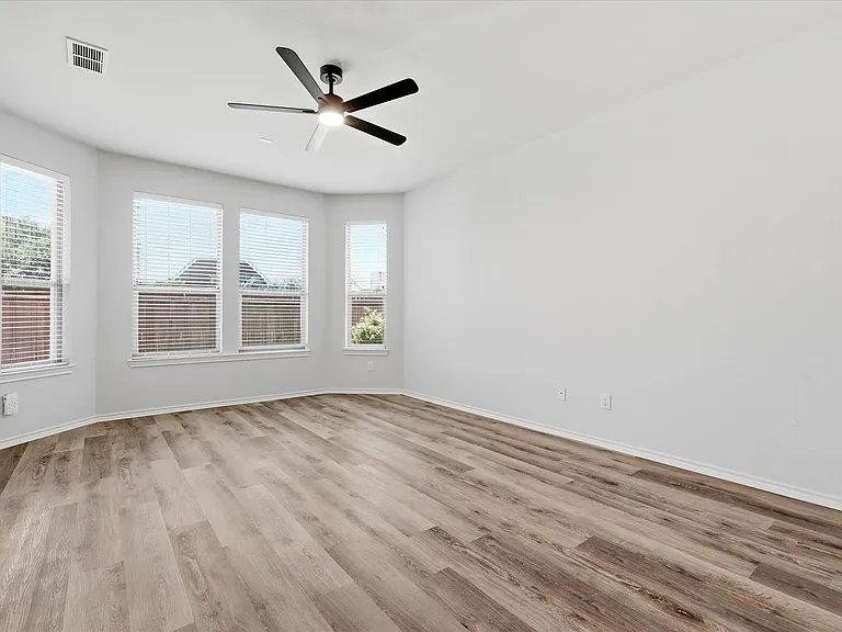 8401 Shakespeare Ln — Photo 11