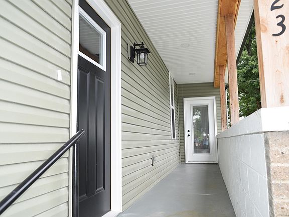 3rd image of 923 N Sonntag Ave