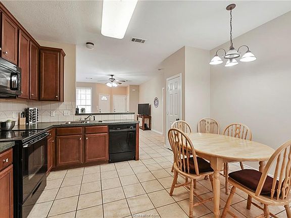 5th image of 3534 Farah Dr