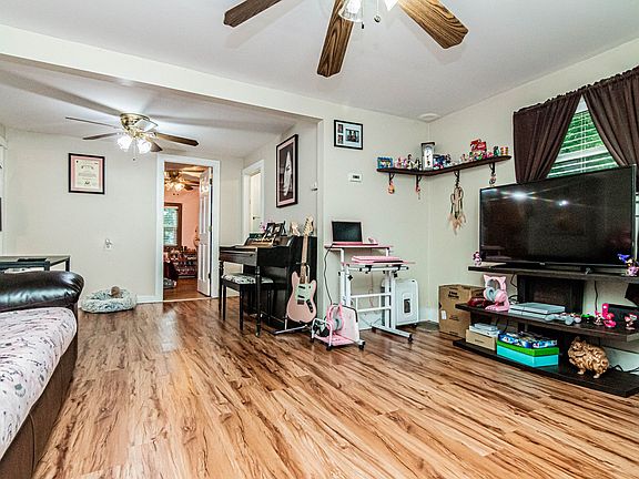 3rd image of 127 W 15th St