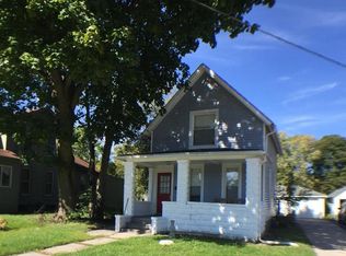 714 Walnut Ave, Elgin, IL 60123