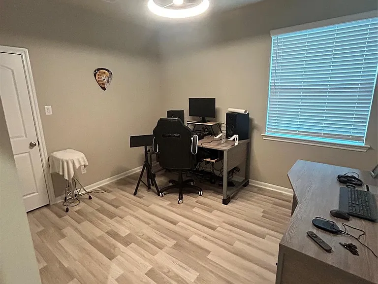 2555 Terrace Point Dr — Photo 9