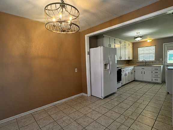 5th image of 3009 W Olive St