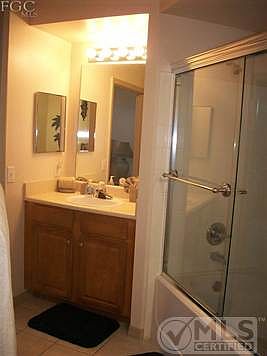 ...with en suite private Bathroom