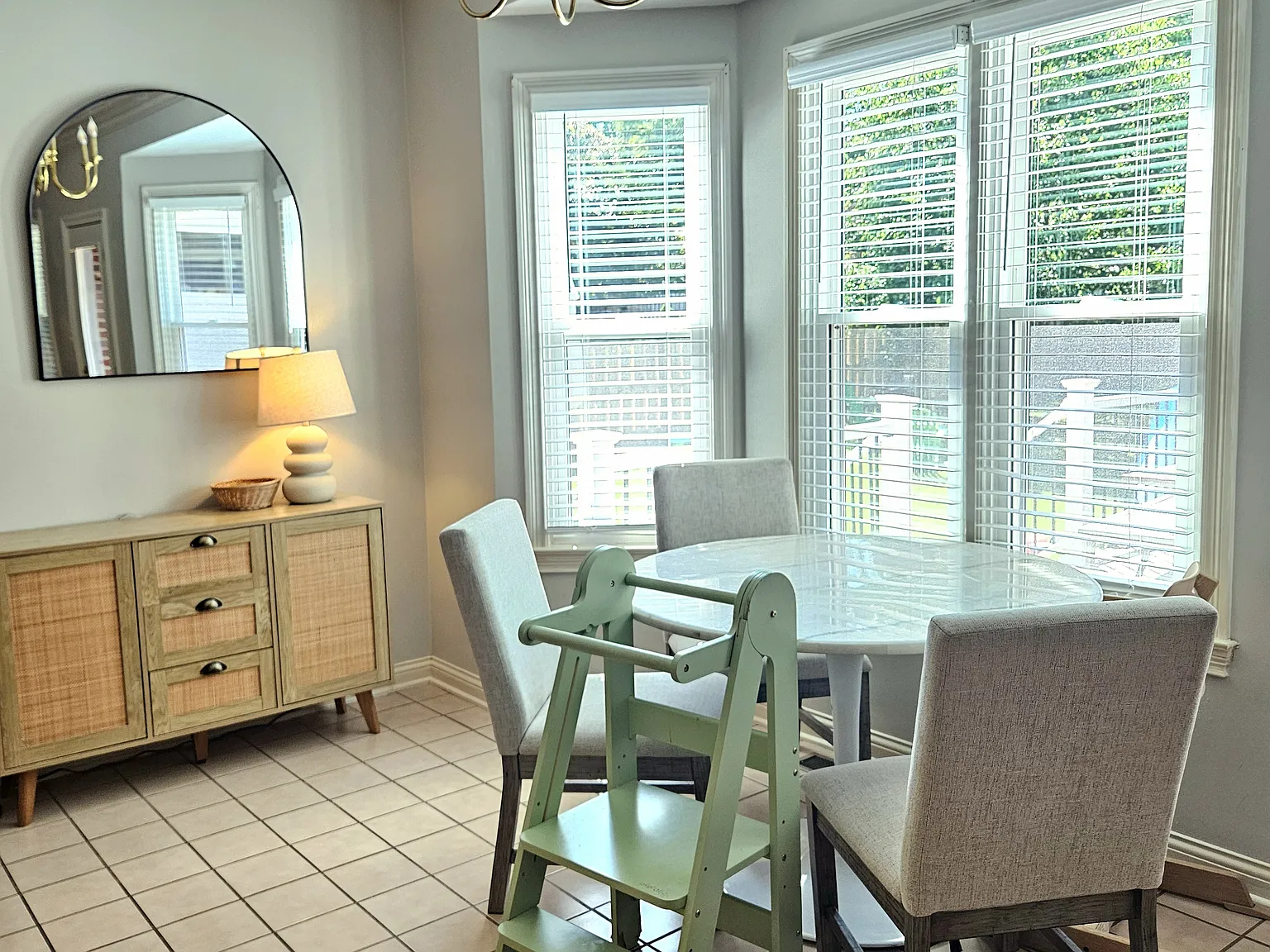 4 bed, 3763 sqft, $3,300 — Photo 4
