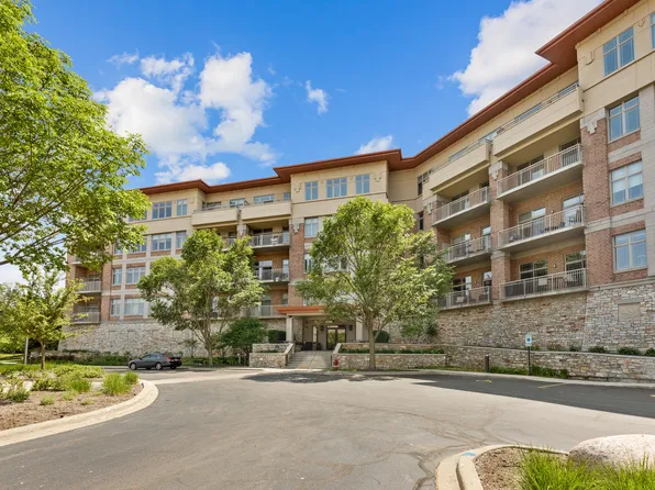 115 Prairie Park Dr APT 201, Wheeling, IL 60090