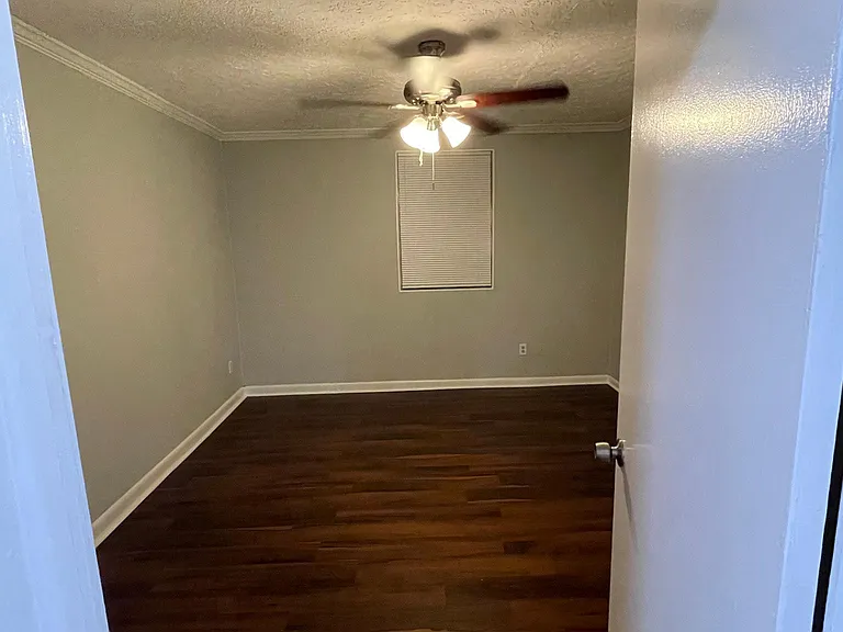 919 Carter St — Photo 12