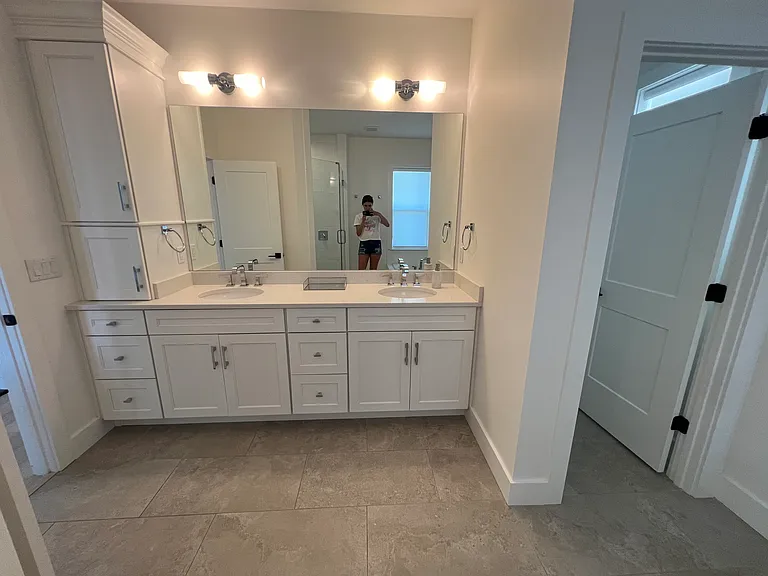 Master bedroom bathroom