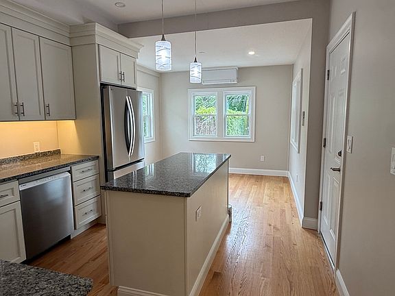 2nd image of 517-519 E 3rd St #2