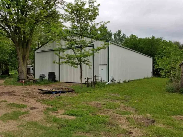 104 Frontier St, Stockville, NE 69042