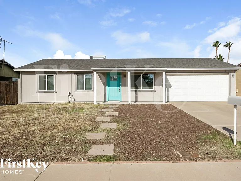 3412 E Claire Dr — Photo 1