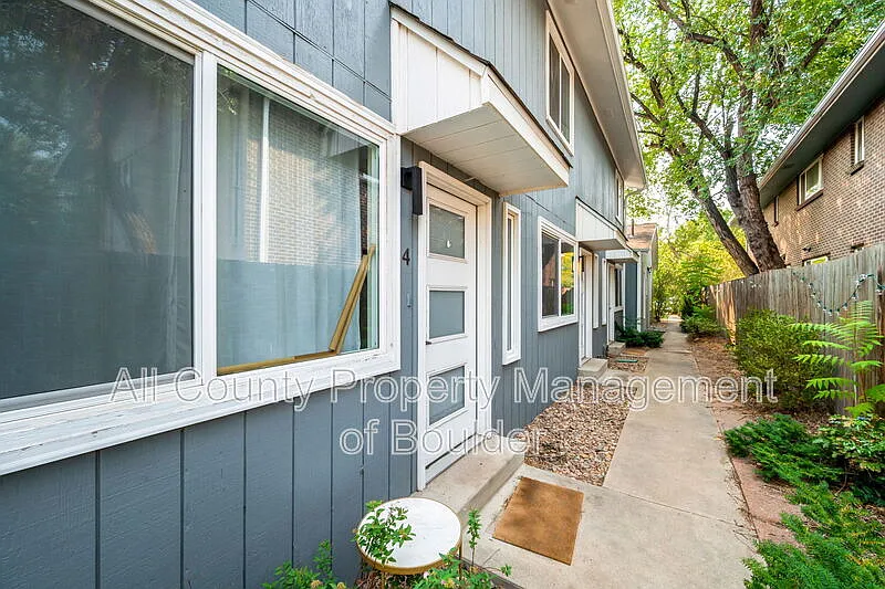 2211 Spruce St #4