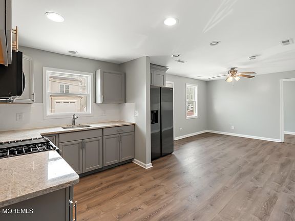4th image of 40 Bay Shore Dr #A