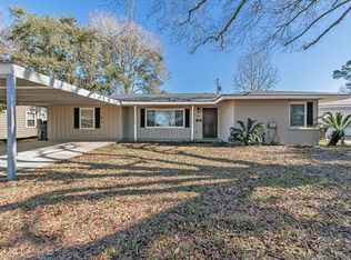 830 Carolina Dr, Bridge City, TX 77611