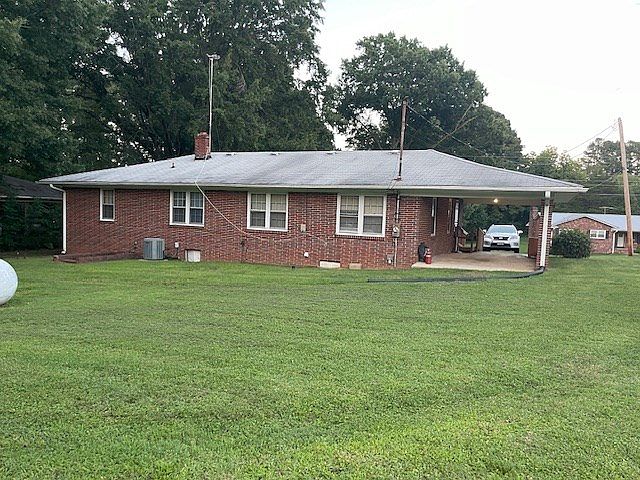 2nd image of 1027 W Oak Hill Dr