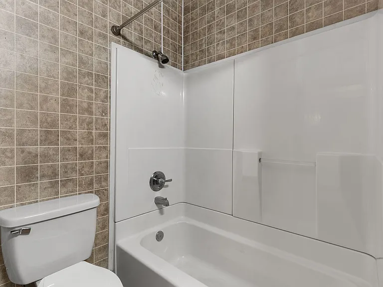 2811 Lawrence Rd — Photo 13
