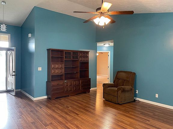 2nd image of 2925 Avenue Of The Park