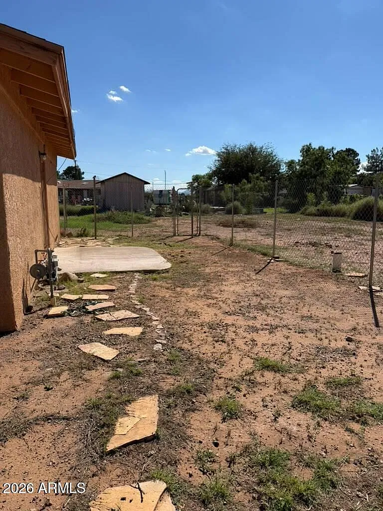 2 bed, 1.0 bath, 900 sqft, $850 — Photo 3