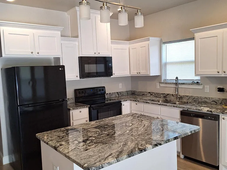 3118 Hemphill St — Photo 2