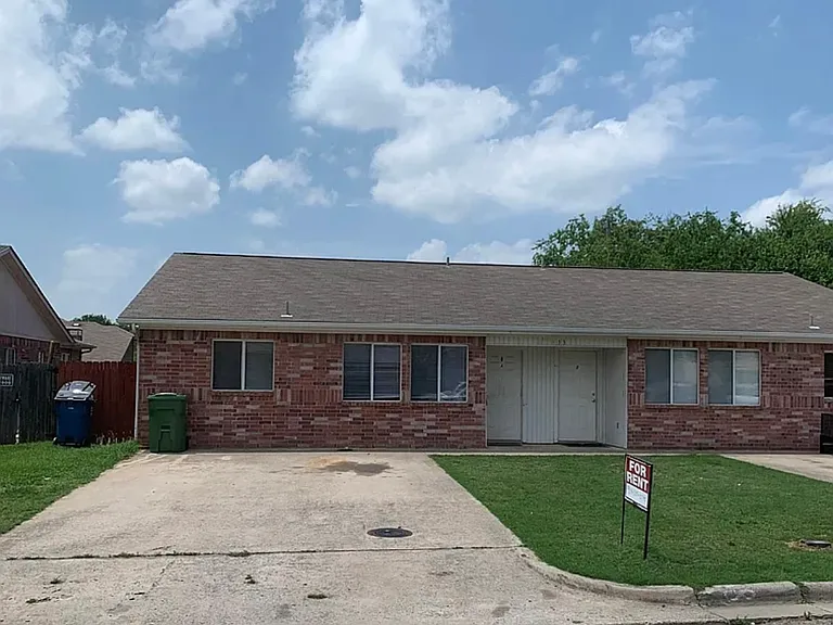 433 Lake Highland Dr — Photo 1