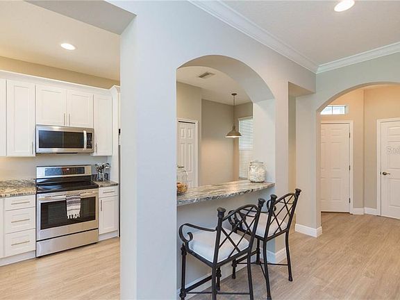 4th image of 2131 Park Crescent Dr
