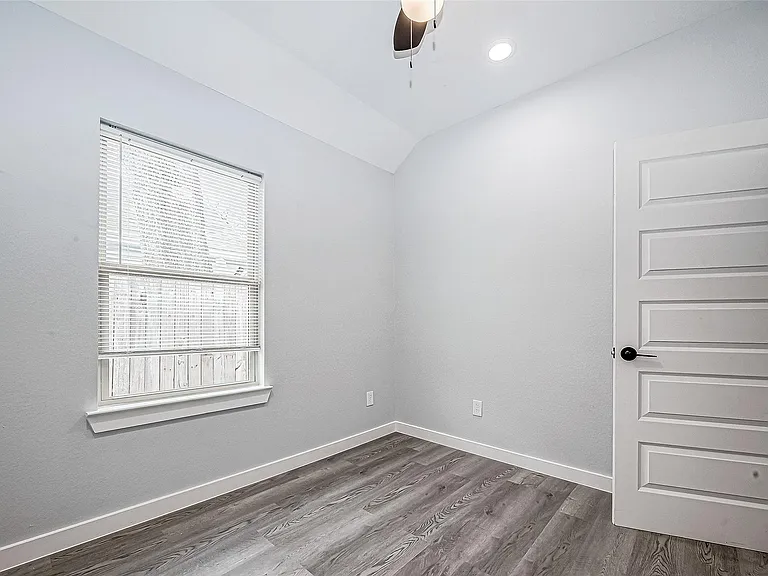 6725 Avenue K #B — Photo 19