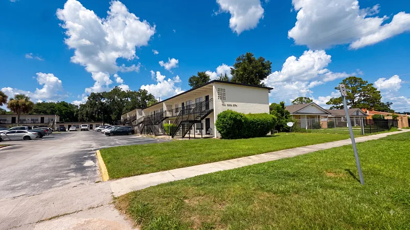 1 bed, 1.0 bath, $890 — Photo 2
