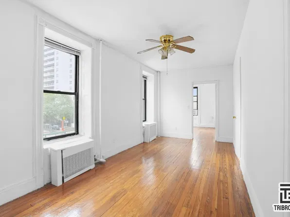 1431 York Avenue image 1 of 8